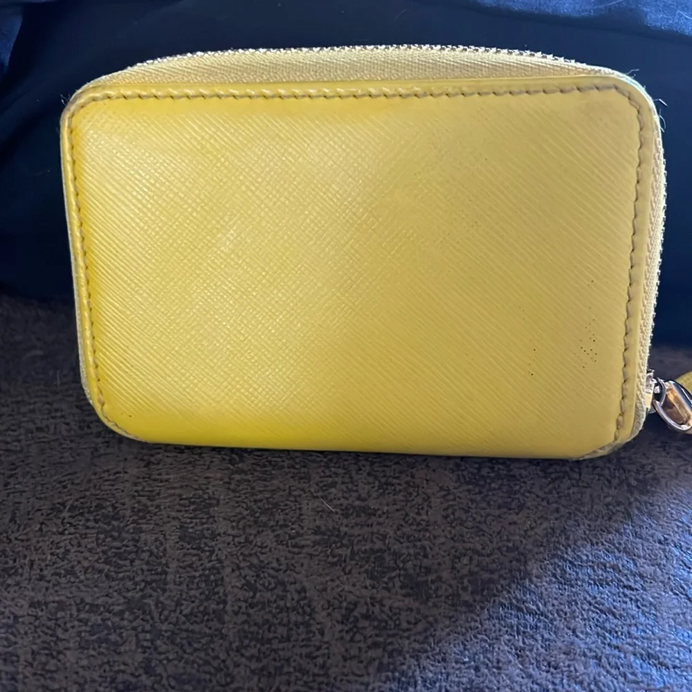 Salvatore Ferragamo Vara Leather Zip Around Coin Purse - Picture 2 of 8